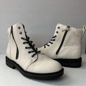 NWOB BareTraps AmySue Women's 8.5 White Leather Lace Up Ankle Boots
